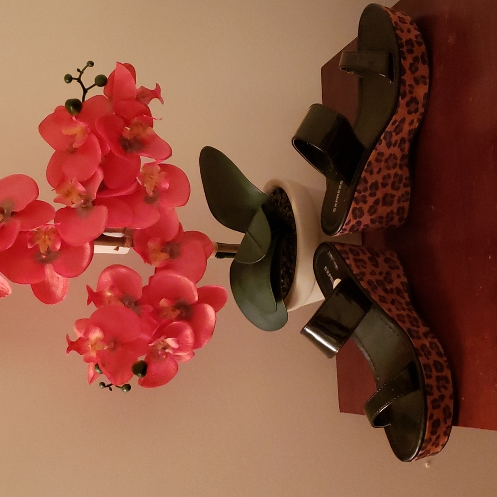 New leapord print  ladys wedge heel shoes 🤩🖤🤎